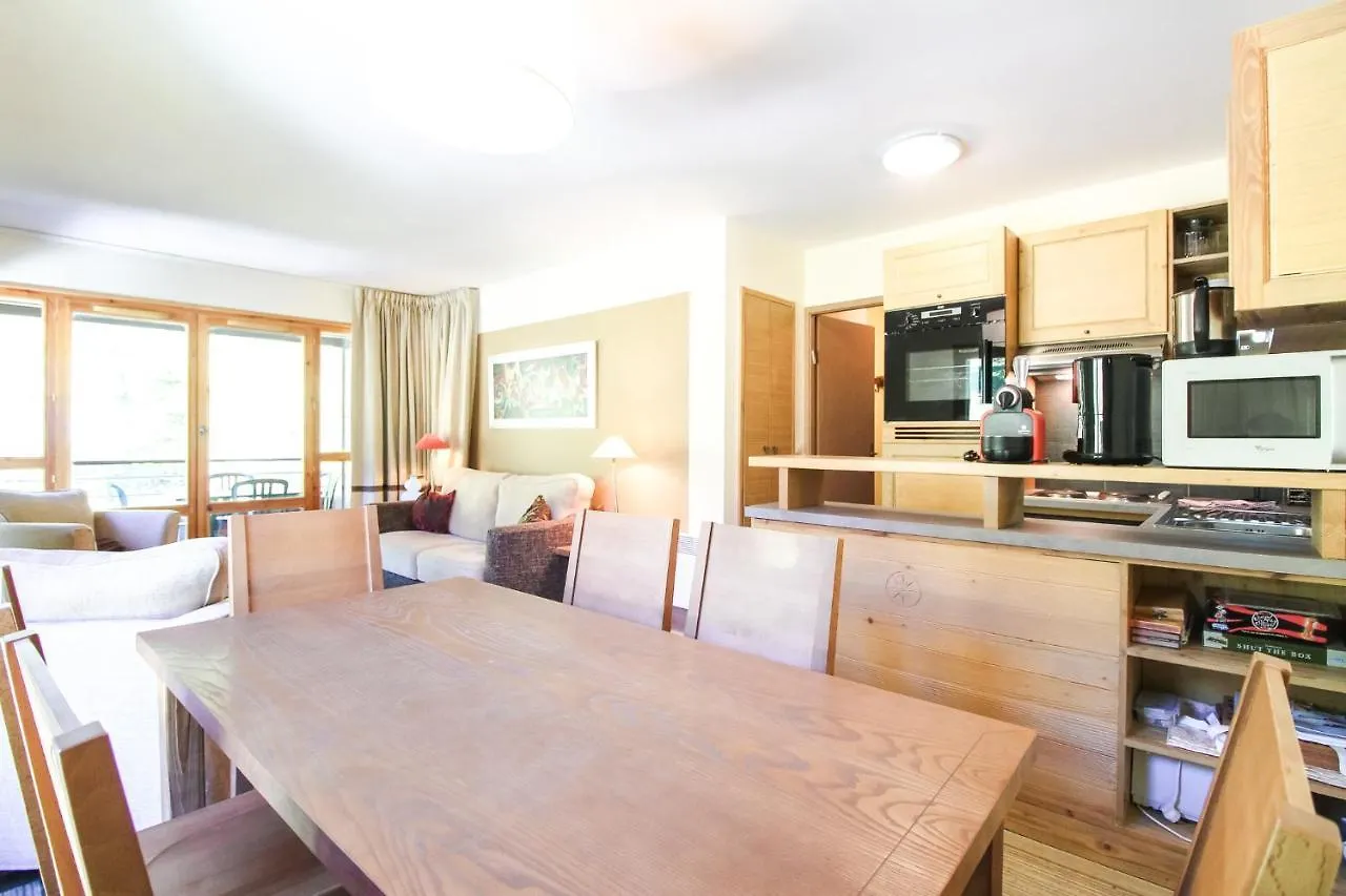 Apartment Spacious Family 2-Bed, 2-Bath With Parking, Private Piste Flaine
